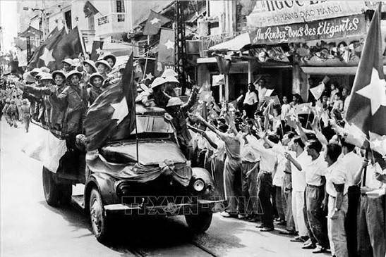 Kỷ niệm 72 Năm ngày Giải phóng Thủ Đô 10/10/1954-10/10/2026. ----. “Năm cửa ô đón mừng đoàn quân tiến  ...
