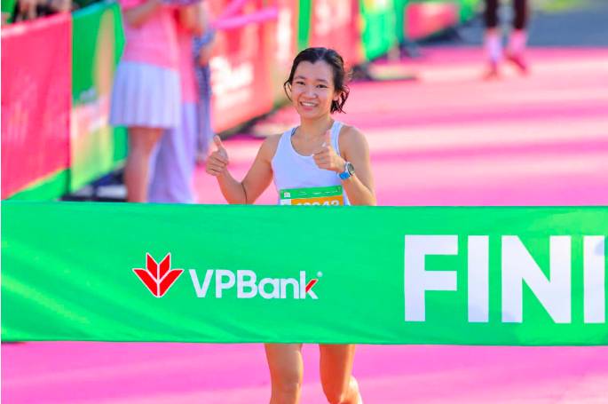 Đồng Tháp bùng nổ trong ngày tranh tài của hàng chục nghìn runner tại VPBank Đất Sen Hồng Music Marathon...