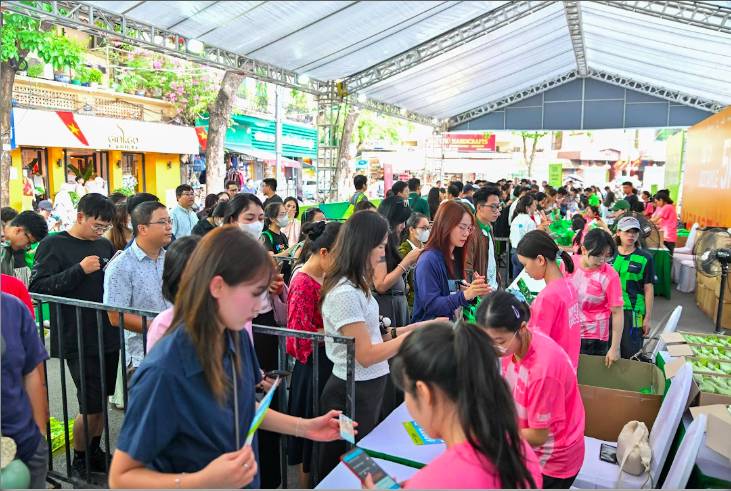 VPIM Expo ngày đầu thu hút runner, sẵn sàng cho ngày hội chạy bộ giữa lòng Hà Nội