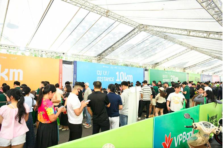 Một vòng phố đi bộ, bắt trọn sức nóng VPBank Hanoi International Marathon 2026 trước giờ xuất phát 