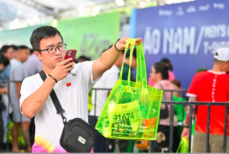 VPIM Expo ngày đầu thu hút runner, sẵn sàng cho ngày hội chạy bộ giữa lòng Hà Nội