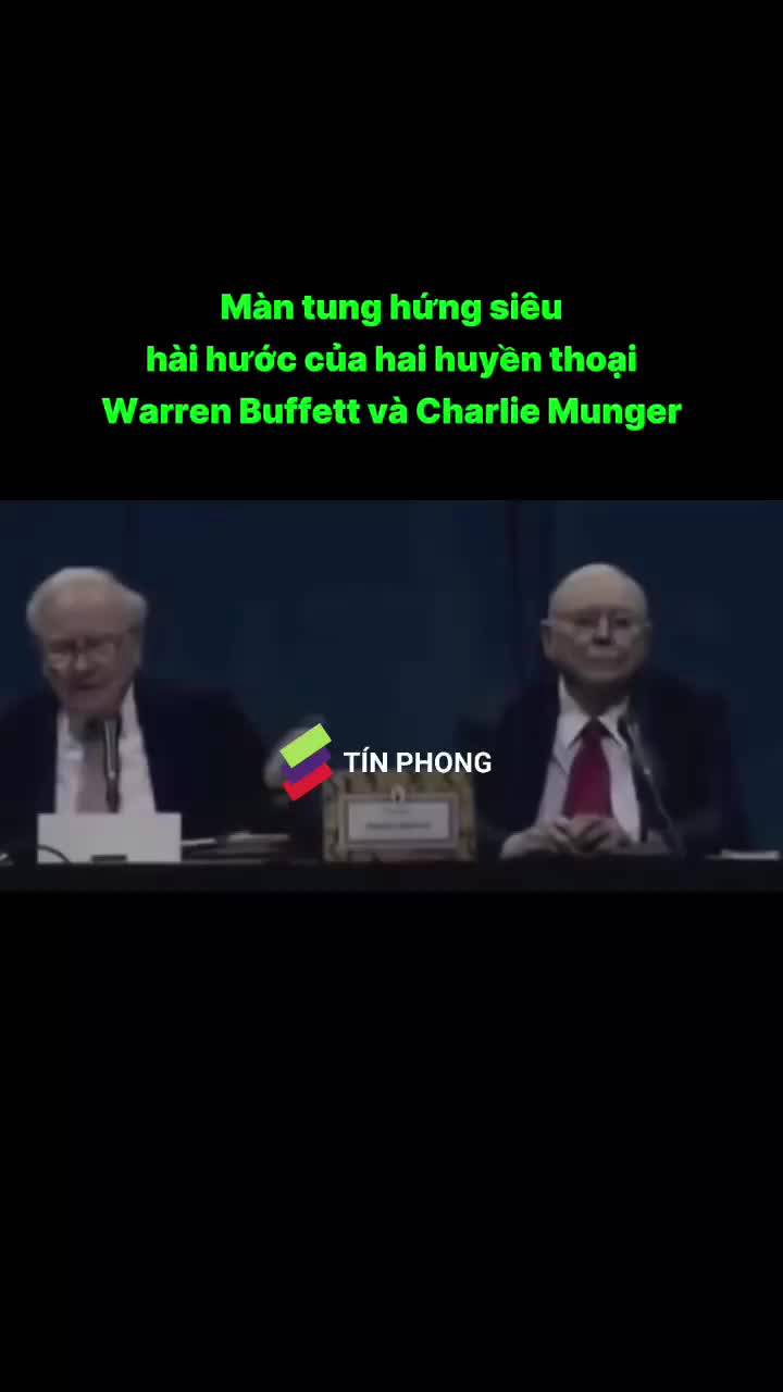 Màn tung hứng siêu hài hước của hai huyền thoại Warren Buffett & Charlie Munger

Màn tung hứng siêu hài hước giữa Warren Buffett và Charlie Munger cho thấy sự ăn ý đáng kinh ngạc của hai huyền thoại đầu tư. Từ câu đùa về việc mỗi người có một thế mạnh riêng đến những chia sẻ dí dỏm về tuổi già, cả hai luôn khiến khán giả bật cười bằng sự hài hước tự nhiên và cách đối đáp đầy duyên dáng...
